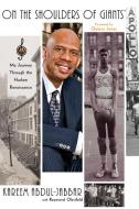 On the Shoulders of Giants: My Journey Through the Harlem Renaissance di Kareem Abdul-Jabbar edito da SIMON & SCHUSTER