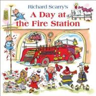 A Day at the Fire Station di Richard Scarry edito da HarperCollins Publishers