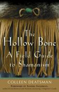 The Hollow Bone: A Field Guide to Shamanism di Colleen Deatsman edito da WEISER BOOKS