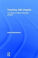 Teaching with Integrity di Bruce MacFarlane edito da Taylor & Francis Ltd
