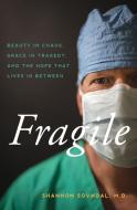 Fragile: Beauty In Chaos, Grace In Trage di SHANNON SOVNDAL edito da Lightning Source Uk Ltd