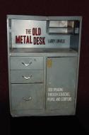 The Old Metal Desk: God Speaking Through Scratches, People, and Scripture di Linville Larry Linville, Larry Linville edito da AUTHORHOUSE