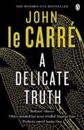 A Delicate Truth di John Le Carre edito da Penguin Books Ltd