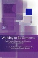 Working to Be Someone: Child Focused Research and Practice with Working Children edito da PAPERBACKSHOP UK IMPORT