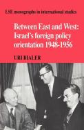 Between East and West di Uri Bialer edito da Cambridge University Press