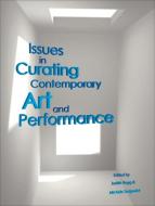 Issues in Curating Contemporary Art and Performance edito da Intellect Books