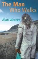 The Man Who Walks di Alan Warner edito da Vintage Publishing