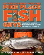 In the Kitchen with the Pike Place Fish Guys: 100 Recipes and Tips from the World-Famous Crew of Pike Place Fish di The Crew of Pike Place Fish, Leslie Miller, Bryan Jarr edito da VIKING HARDCOVER