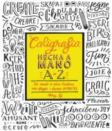 Caligrafía hecha a mano A-Z : un mundo de ideas creativas para dibujar y diseñar alfabetos di Abbey Sy edito da Naturart