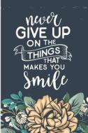 Never Give Up on the Things That Makes You Smile: Inspirational Sayings for Women Blank Lined Note Book di Jen V. Coleman edito da LIGHTNING SOURCE INC