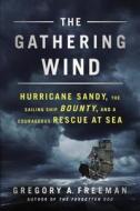 The Gathering Wind: Hurricane Sandy, the Sailing Ship Bounty, and a Courageous Rescue at Sea di Gregory A. Freeman edito da NEW AMER LIB