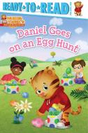 Daniel Goes on an Egg Hunt: Ready-To-Read Pre-Level 1 di Maggie Testa edito da SIMON SPOTLIGHT