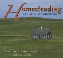 Homesteading: Settling America's Heartland di Dorothy Hinshaw Patent edito da MOUNTAIN PR