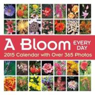 A Bloom Every Day 2015 Wall edito da Andrews Mcmeel Publishing
