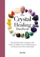 The Crystals Healing Handbook: Practical Divination Techniques That Harness a Million Years of Earth Energy to Reveal Your Lives, Loves, and Destiny di Sue Lilly edito da Chartwell Books