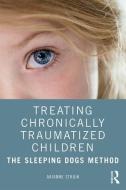 Treating Chronically Traumatized Children di Arianne (Herlaarhof Child and Adolescent Psychiatric Hospital Struik edito da Taylor & Francis Ltd