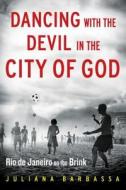 Dancing with the Devil in the City of God: Rio de Janeiro on the Brink di Juliana Barbassa edito da Touchstone Books