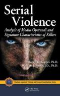 Serial Violence di Robert D. (Ph.D. Keppel, William J. (Chairman of Sunrise Community C Birnes edito da Taylor & Francis Inc