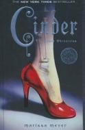 Cinder di Marissa Meyer edito da TURTLEBACK BOOKS