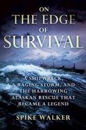 On the Edge of Survival: A Shipwreck, a Raging Storm, and the Harrowing Alaskan Rescue That Became a Legend di Spike Walker edito da St. Martin's Press