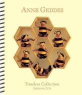 Anne Geddes Timeless 2014 Desk Diary edito da Andrews Mcmeel Publishing