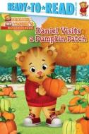 Daniel Visits a Pumpkin Patch: Ready-To-Read Pre-Level 1 di Maggie Testa edito da SIMON SPOTLIGHT