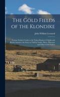 The Gold Fields of the Klondike: Fortune Seekers' Guide to the Yukon Region of Alaska and British America: the Story as Told by Ladue, Berry, Phiscato di John William Leonard edito da LEGARE STREET PR
