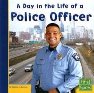 A Day in the Life of a Police Officer di Heather Adamson edito da CAPSTONE PR