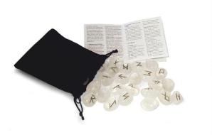 Crystal Runes Stones [With Instruction Booklet] di Lo Scarabeo edito da Llewellyn Publications
