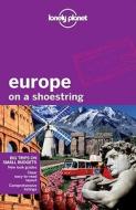 Europe On A Shoestring di Tom Masters, Brett Atkinson, Carolyn Bain edito da Lonely Planet Publications Ltd