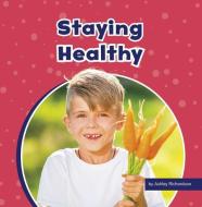 Staying Healthy di Ashley Richardson edito da PEBBLE BOOKS
