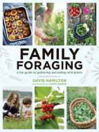Family Foraging: A Fun Guide to Gathering and Eating Wild Plants di David Hamilton edito da ROOST BOOKS