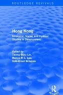 Hong Kong: Economic, Social, and Political Studies in Development, with a Comprehensive Bibliography di Tzong-Biau Lin, Lily Xiao Hong Lee, Udo Ernst Simonis edito da Taylor & Francis Ltd