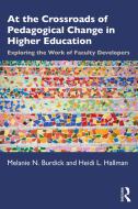 At The Crossroads Of Pedagogical Change In Higher Education di Melanie N. Burdick, Heidi L. Hallman edito da Taylor & Francis Ltd