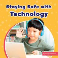 Staying Safe with Technology di Ashley Richardson edito da PEBBLE BOOKS