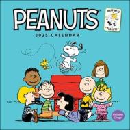 Peanuts 2025 Wall Calendar di Peanuts Worldwide LLC, Charles M. Schulz edito da Andrews McMeel Publishing