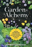 Garden Alchemy: 80 Recipes and Concoctions for Organic Fertilizers, Plant Elixirs, Potting Mixes, Pest Deterrents, and M di Stephanie Rose edito da COOL SPRINGS PR