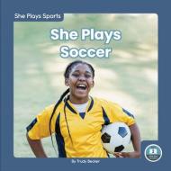 She Plays Soccer di Trudy Becker edito da LITTLE BLUE READERS