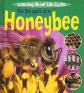 The Life Cycle of a Honeybee di Ruth Thomson edito da PowerKids Press