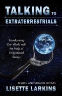 Talking to Extraterrestrials: Transforming Our World with the Help of Enlightened Beings di Lisette Larkins edito da RAINBOW RIDGE