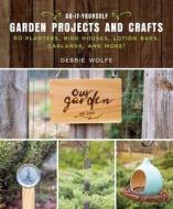 Do-It-Yourself Garden Projects and Crafts di Wolfe Debbie edito da Skyhorse Publishing