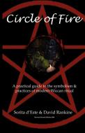 Circle of Fire: A Practical Guide to the Symbolism and Practices of Modern Wiccan Ritual di Sorita D'Este, David Rankine edito da AVALONIA
