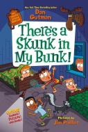 My Weird School Special: There's a Skunk in My Bunk! di Dan Gutman edito da HARPERCOLLINS
