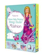 Sticker Dolly Dressing Design Studio Fashion di Fiona Watt edito da Usborne Publishing Ltd