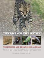 Texans on the Brink: Threatened and Endangered Animals di Brian R. Chapman, William I. Lutterschmidt edito da TEXAS A & M UNIV PR