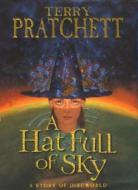 A Hat Full Of Sky di Terry Pratchett edito da Random House Children\'s Publishers Uk
