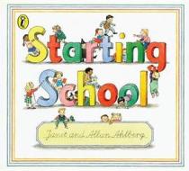 Starting School di Janet Ahlberg, Allan Ahlberg edito da Penguin Books Ltd