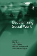 Decolonizing Social Work di Dr Tiani Hetherington edito da Taylor & Francis Ltd