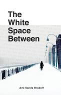 White Space Between di Ami Sands Brodoff edito da Second Story Press