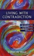 Living with Contradiction di Esther De Waal edito da MOREHOUSE PUB